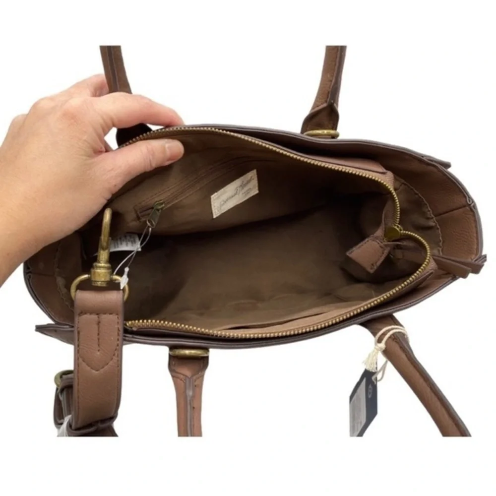 Universal Thread Halfmoon Cute Brown Satchel Handbag NWT